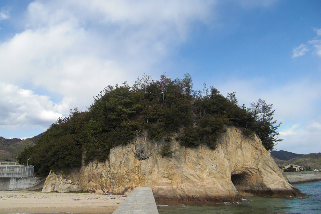 Tokoura Shrine and Kagi Castle (床浦神社・賀儀城)  1