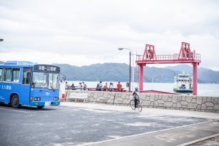 桟橋から休暇村までは無料送迎バスを利用できます。