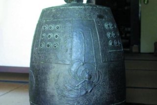 照蓮寺には国重要文化財と指定された高麗(こうらい)時代の鐘がある。銘にある峻豊(しゅんぽう)四年は日本暦で應和三[ 963]年にあたる。