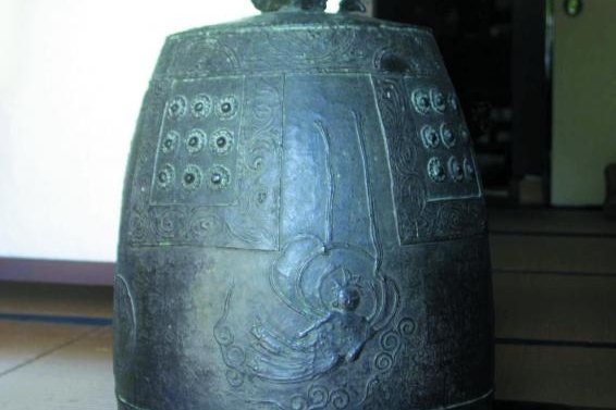 照蓮寺には国重要文化財と指定された高麗(こうらい)時代の鐘がある。銘にある峻豊(しゅんぽう)四年は日本暦で應和三[ 963]年にあたる。