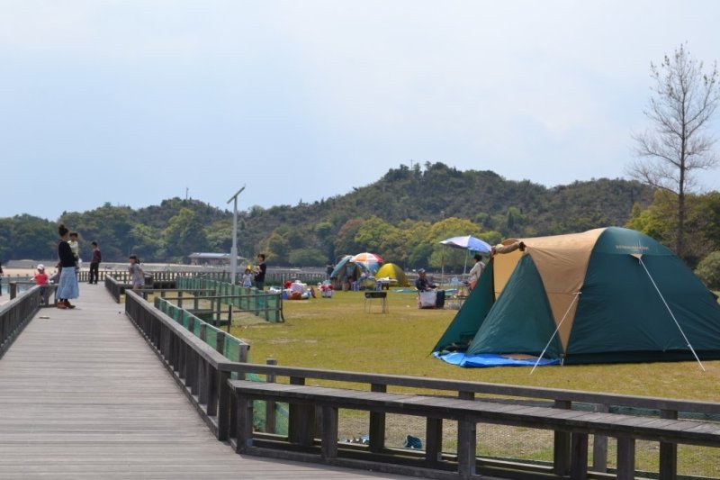 キャンプや魚釣り、グラウンドゴルフ、テニスもどうぞ。