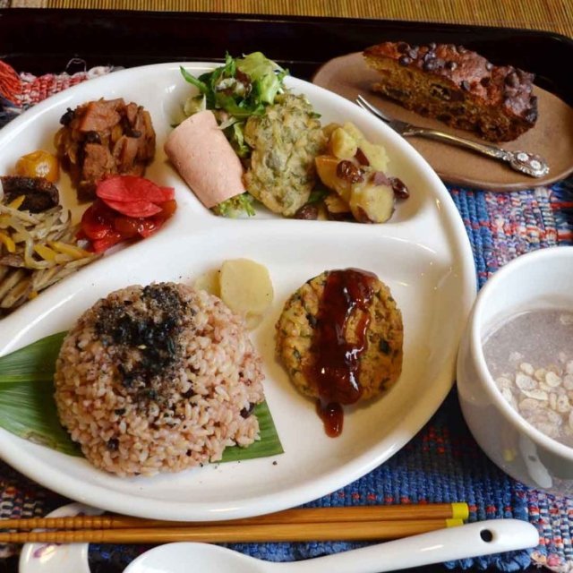 地酒・自然食品・カフェ　なかざわ