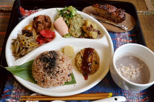 地酒・自然食品・カフェ　なかざわ