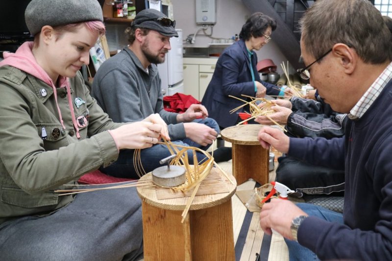 外国人観光客にも人気の竹細工体験
