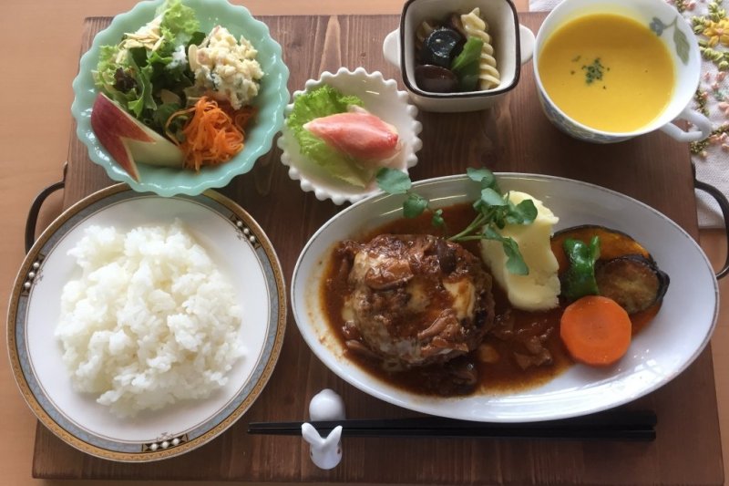 日替わりランチ （肉or魚が選べます。※撮影日はハンバーグでした。）
