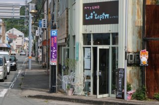 JR忠海駅の正面にあります