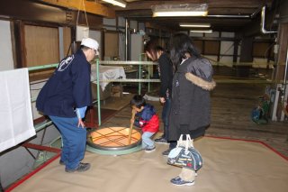 蔵見学の様子