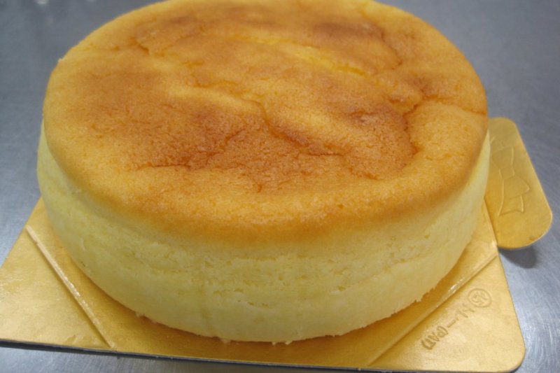 ちーずけーきホール15㎝　1,200円（税抜）