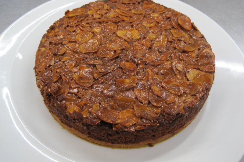 アーモンドキャラメルチョコレートケーキ15㎝　1,200円（税抜）