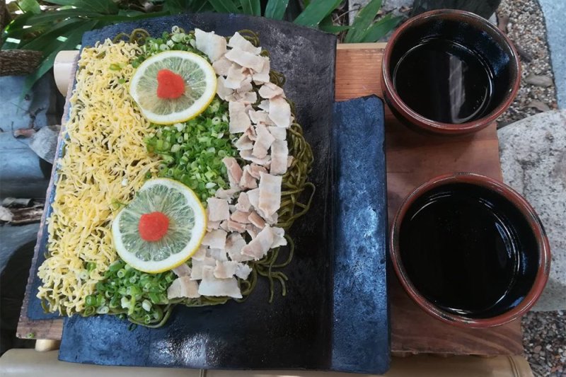 瓦そば（1人前）　1,500円　※写真は2人前