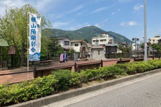 銅像のある広場