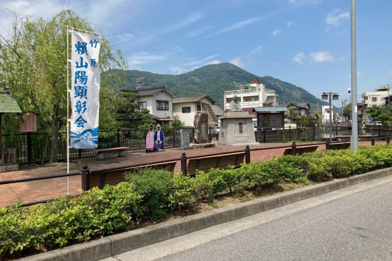 銅像のある広場