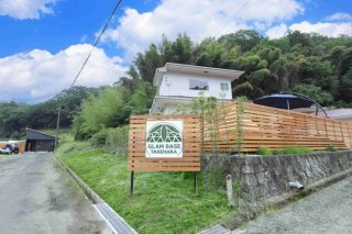 GLAM BASE 竹原 正面看板