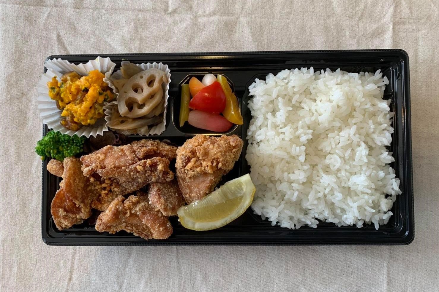 からあげ弁当　750円（税込）
