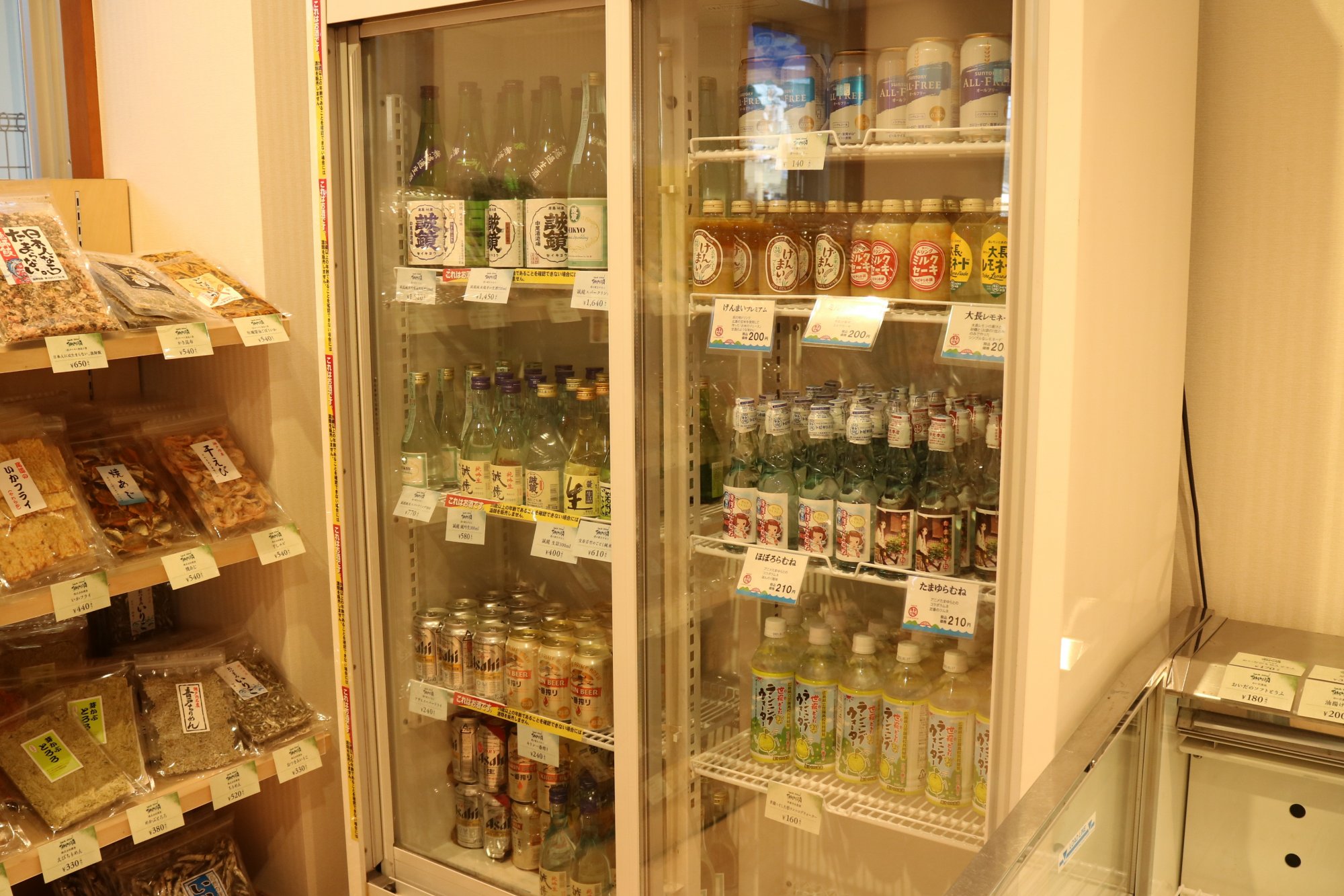 お酒やラムネなど
