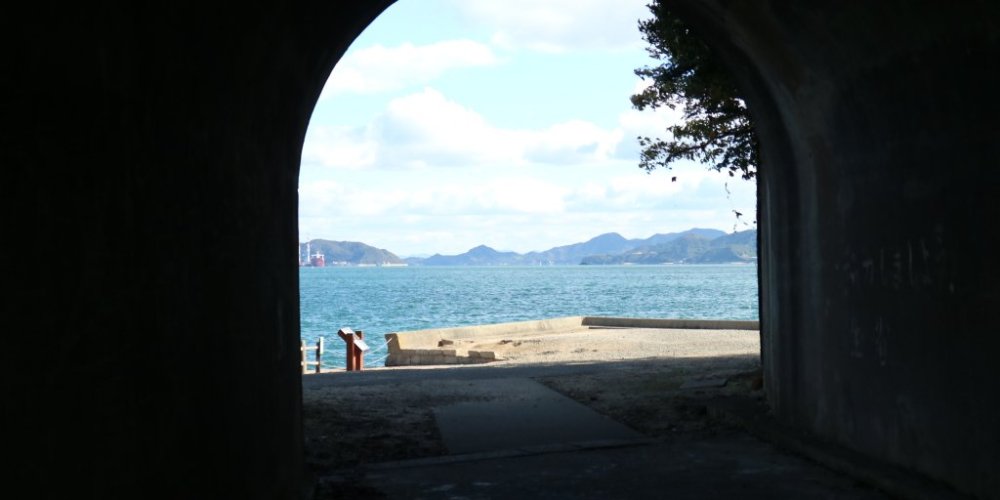 トンネルを抜けると・・・
