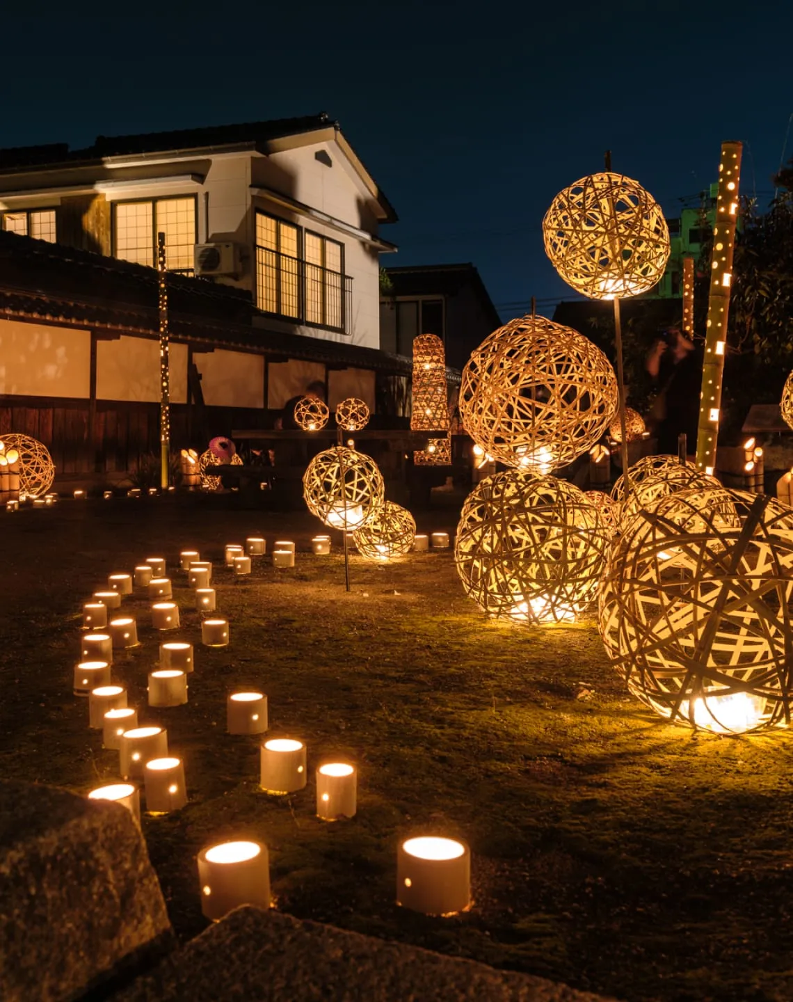 Three white rabbit-ear-shaped sound collectors lined up by the seaside. The pillars say 