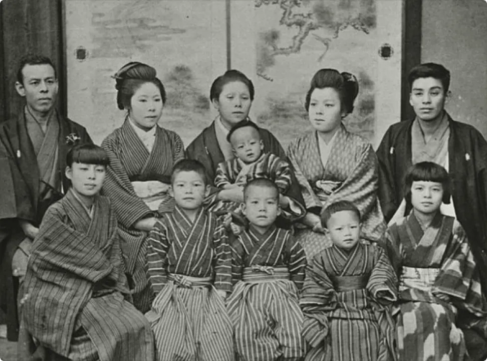 竹鶴政孝老家竹鶴酒造一家人合影的黑白老照片