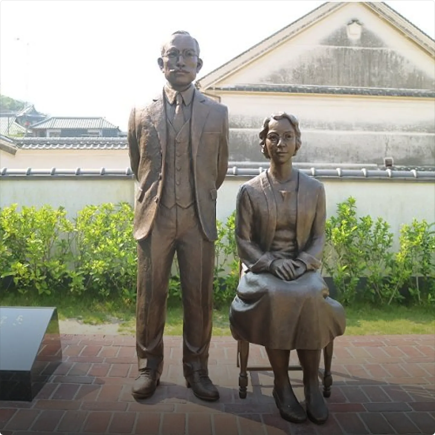 竹鶴政孝與麗塔夫婦的銅像