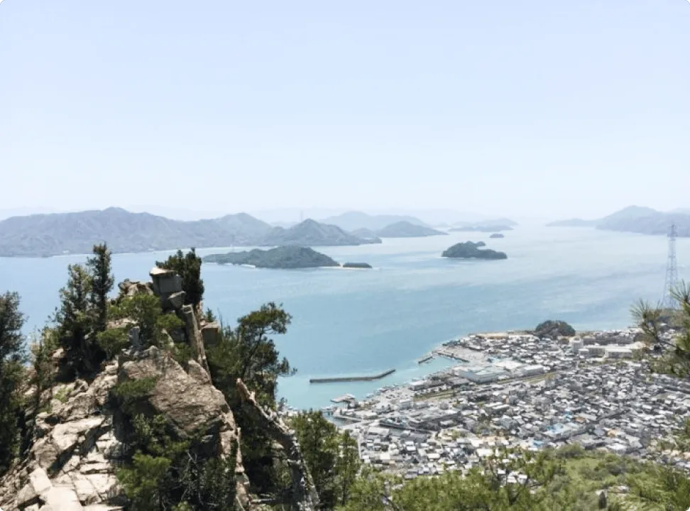 구로타키산 정상 전망: 세토내해의 다도해를 한눈에 담을 수 있는 절경 명소