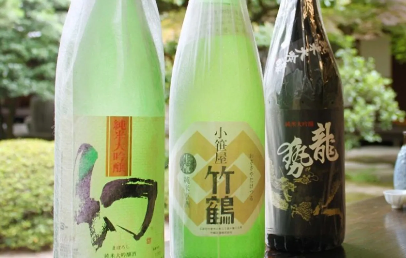 竹鶴などの銘柄が並ぶ、竹原自慢の日本酒ラインナップ