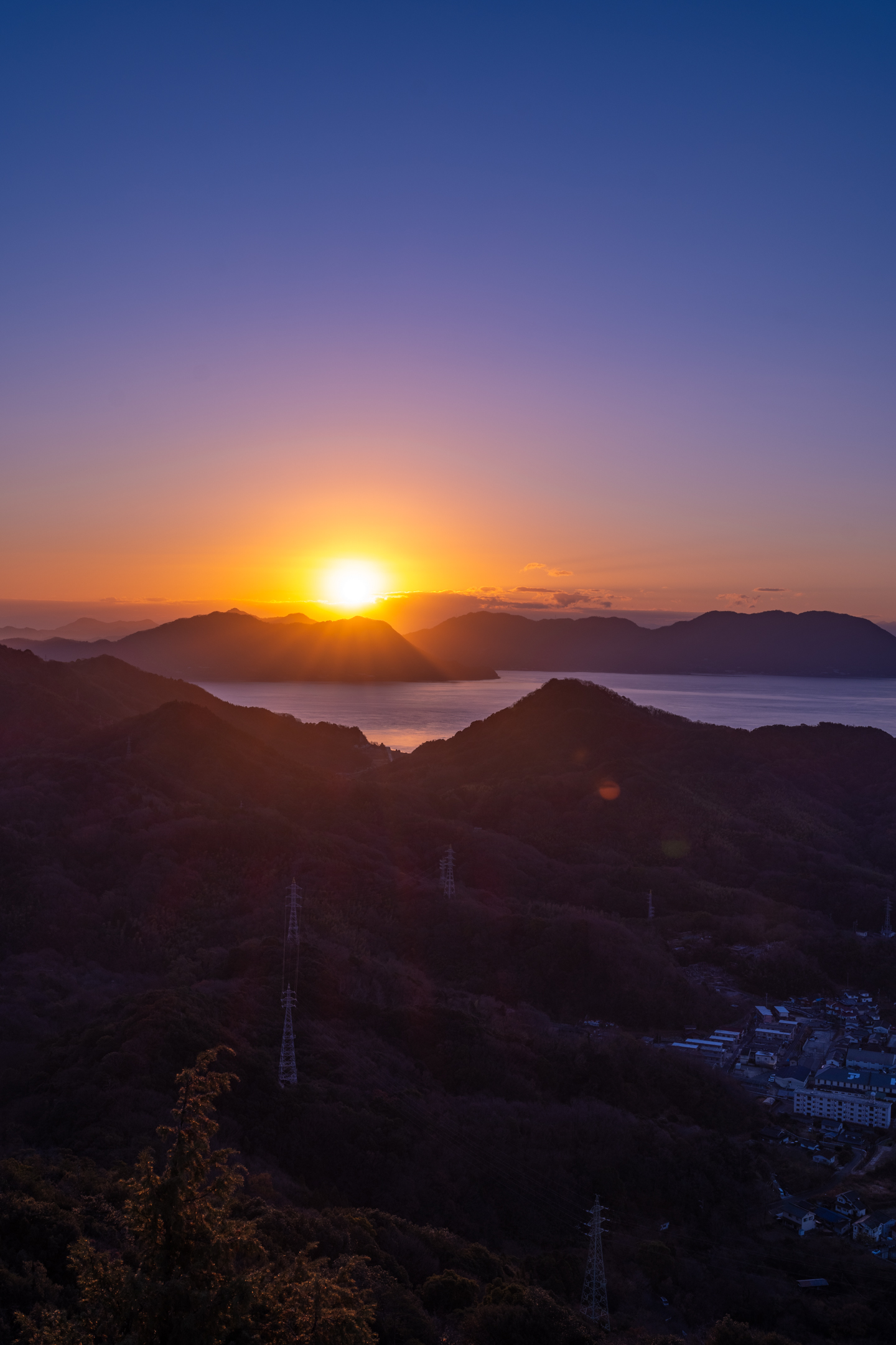 守護黑瀧山並傳承至後世。俯瞰瀨戶內海的元旦日出