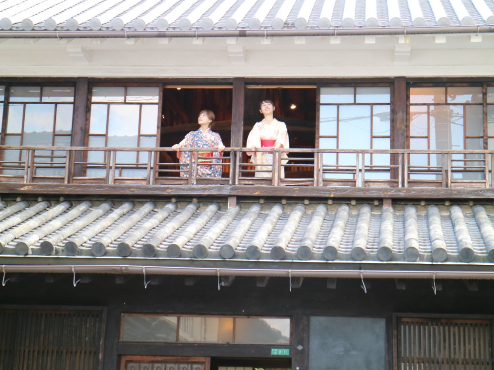 Photogenic Girls’ Trip: Capture, Experience, and Savor